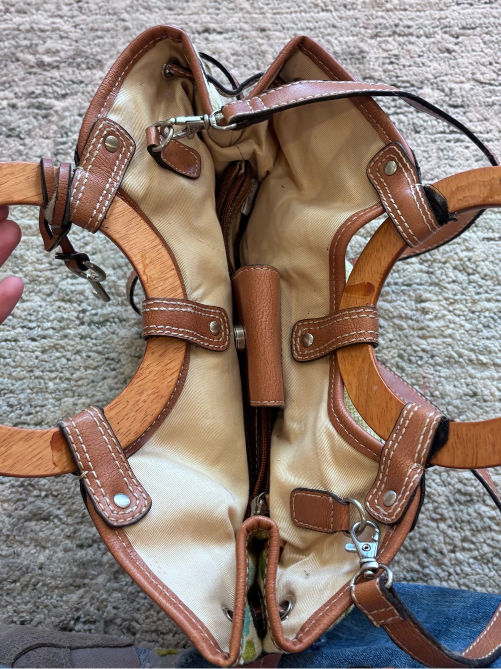Y2K Fossil Tan and Cream Shoulder Tote with Wooden Handles